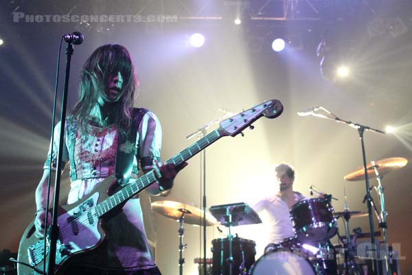 BLONDE REDHEAD - 2008-04-17 - PARIS - Le Bataclan - Kazu Makino - Simone Pace